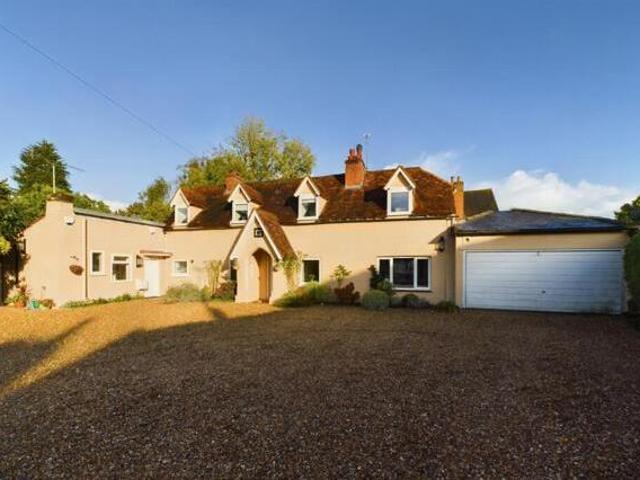 House for sale in Chertsey, Runnymede