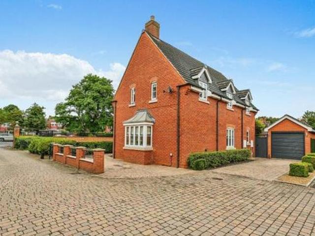 House for sale in Kettlebrook, Staffordshire