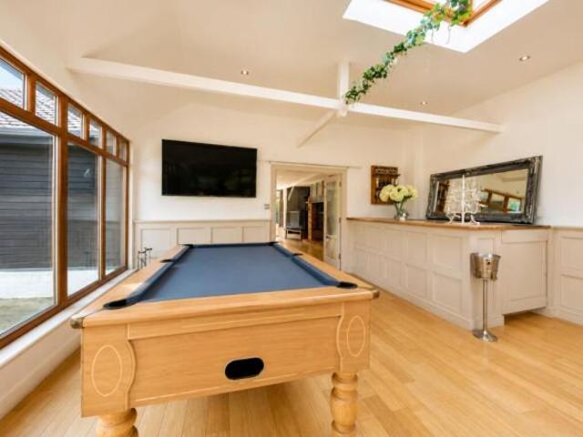 Farm for sale in Pilgrims' Hatch, Navestock Side