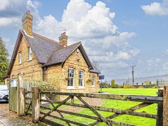 House for sale in Tring, Dacorum