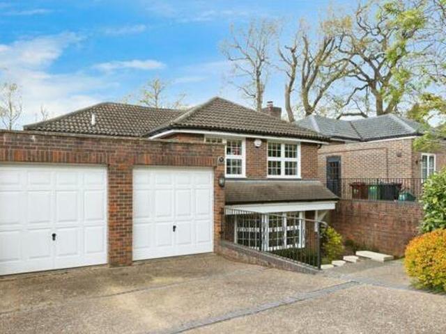 House for sale in Broadwater Down, Sandown Park