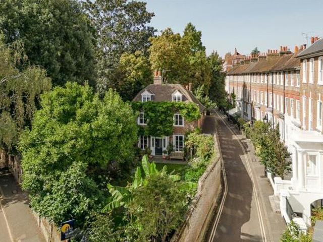 House for sale in Twickenham, Greater London