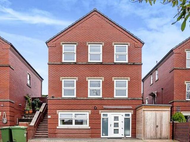 House for sale in Wrenthorpe, West Yorkshire