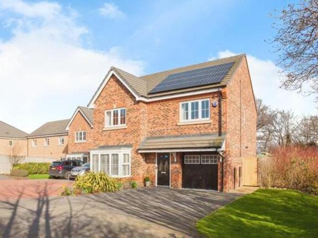 House for sale in Pinders Heath, West Yorkshire