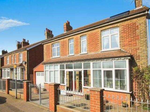 House for sale in Frinton and Walton, Dale Hill
