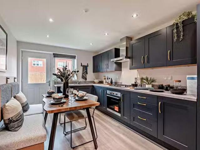 House for sale in Garden City