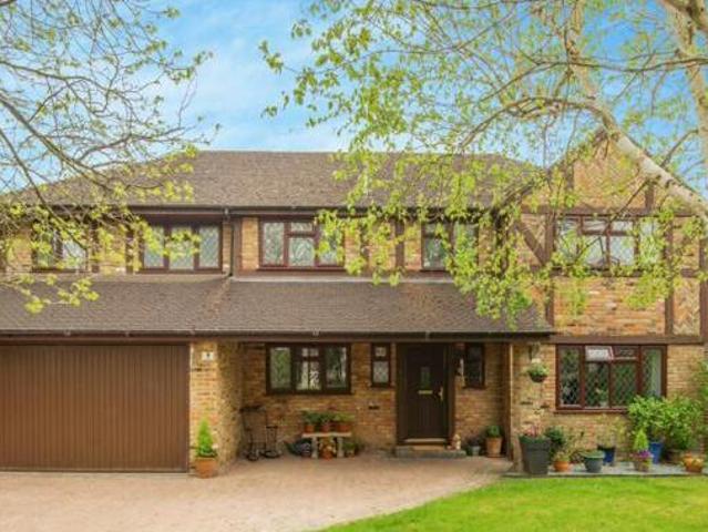 House for sale in Heol-las, Surrey