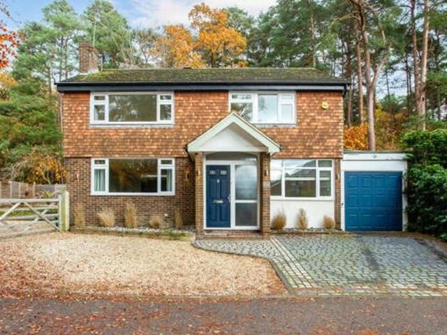 House for sale in Heol-las, Surrey