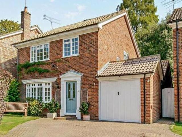 House for sale in Heol-las, Surrey