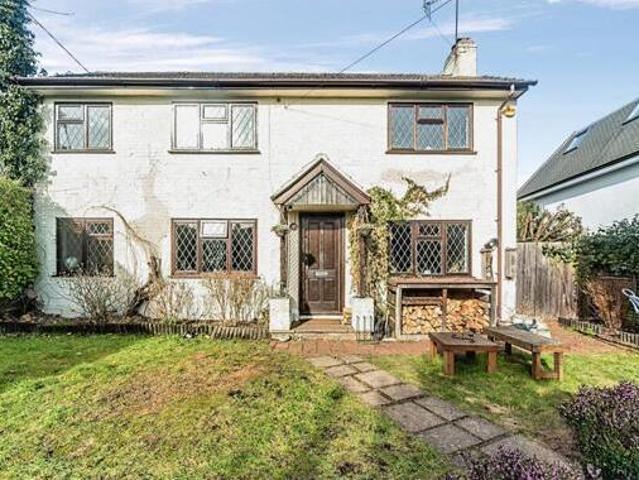 House for sale in Heol-las, Surrey