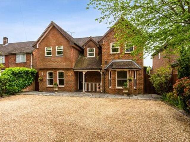 House for sale in Heol-las, Surrey