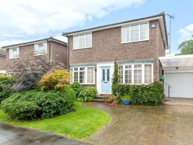 House for sale in Heol-las, Surrey