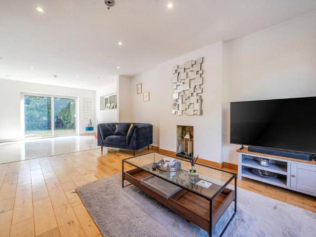 House for rent in Old Dean, Heol-las