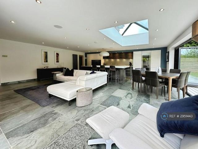House for rent in Ellenbrook, Salford