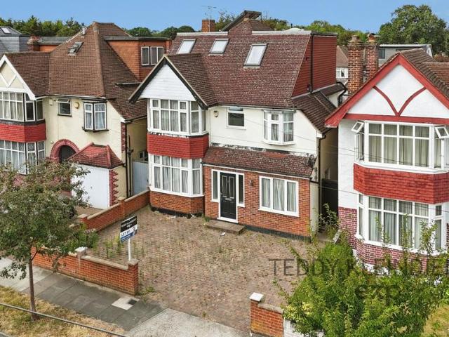 House for rent in Old Malden, Greater London