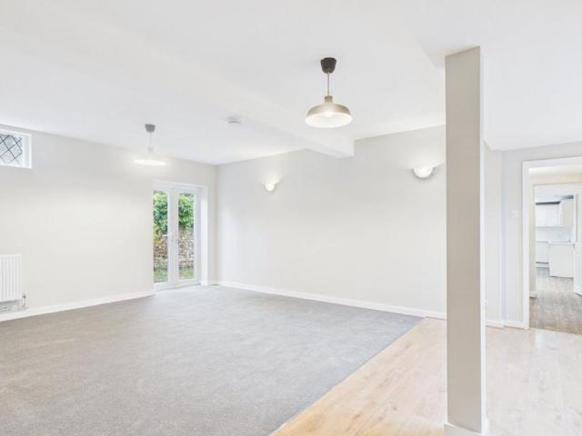 House for rent in Green Street Green, Monks Orchard
