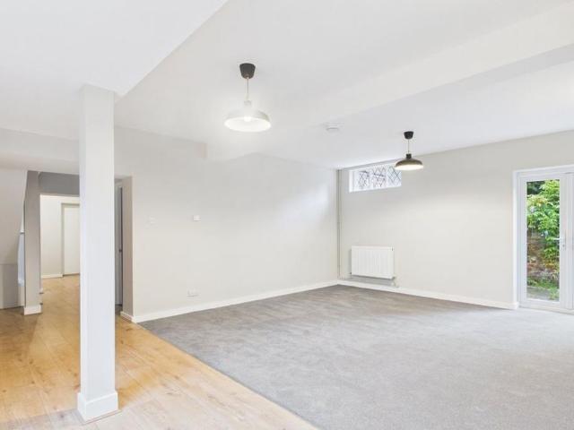 House for rent in Green Street Green, Monks Orchard