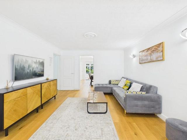 House for rent in Little Sandhurst