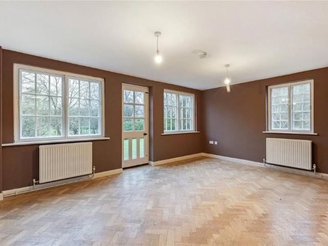 House for rent in Ashlyns Estate, Pouchen End