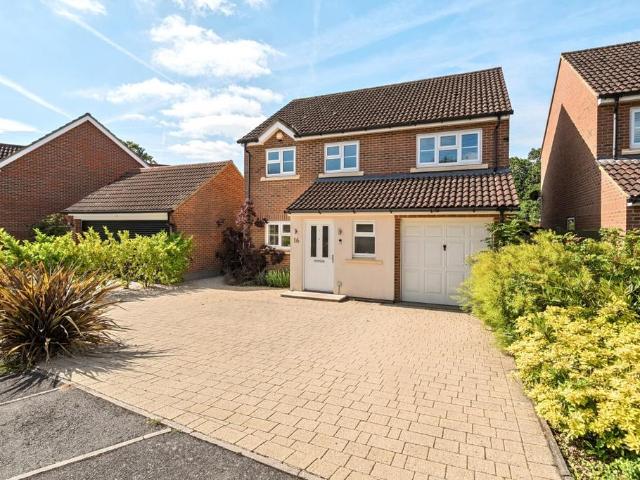 House for rent in Row Town, Surrey