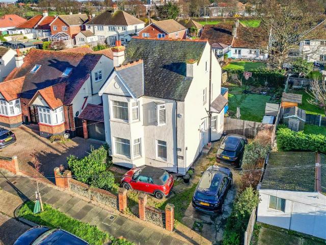 House for rent in Alton Barnes, Essex