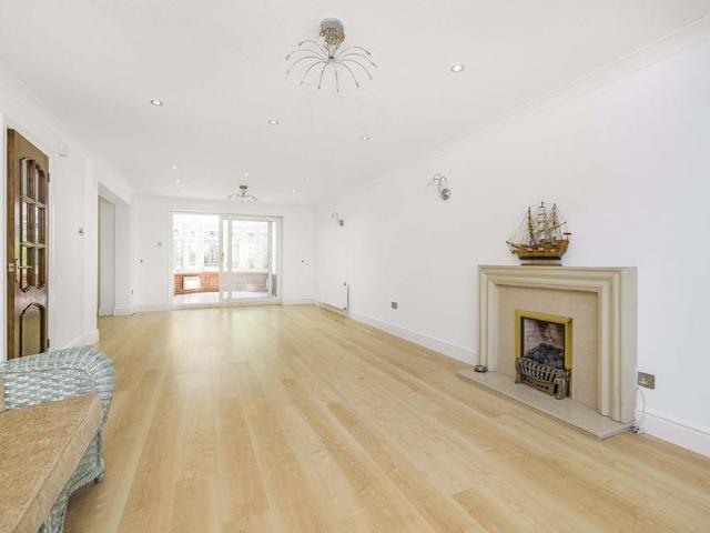 House for rent in London Borough of Croydon, Sanderstead