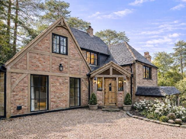 House for rent in Heol-las, Surrey