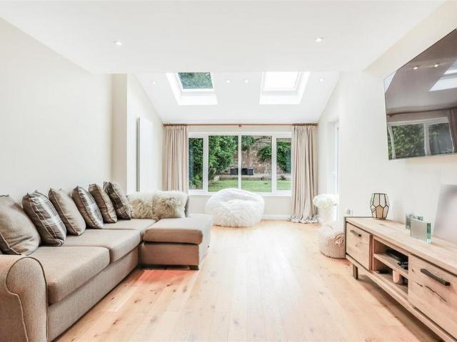 House for rent in Ladyes Hills, Green Close