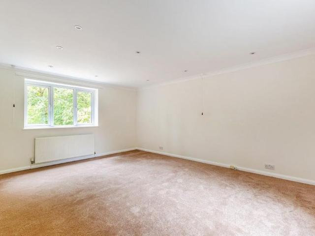 House for rent in Heatherside, Surrey Heath