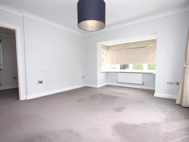 House for rent in Pachesham Park, Surrey