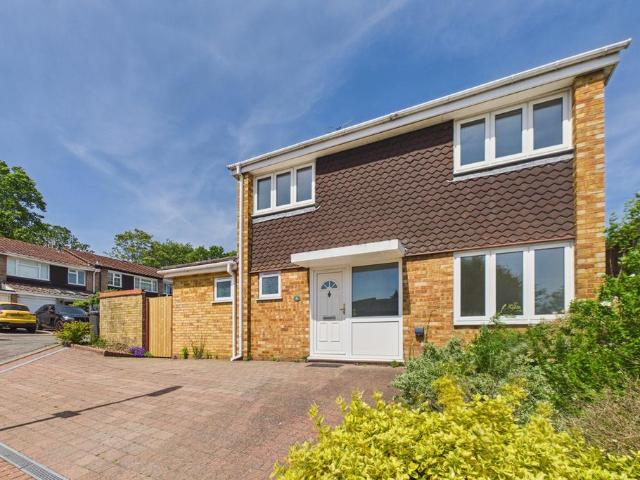 House for rent in The Image, Pouchen End