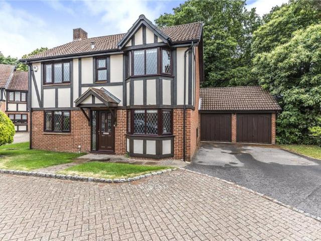 House for rent in Heol-las, Surrey