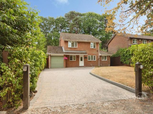 House for rent in Heol-las, Surrey