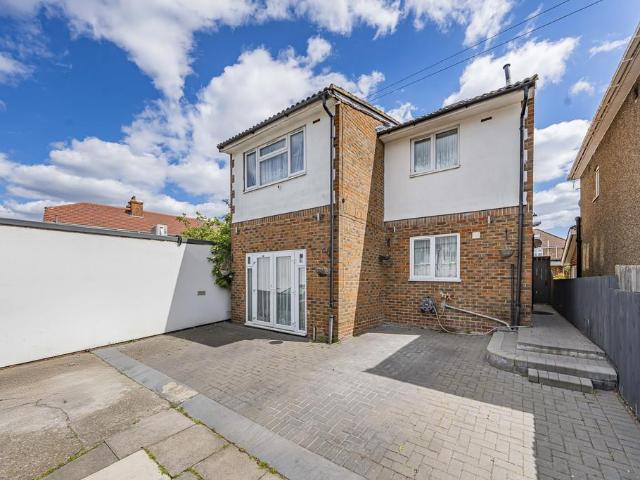 House for rent in London Borough of Ealing, Greenford