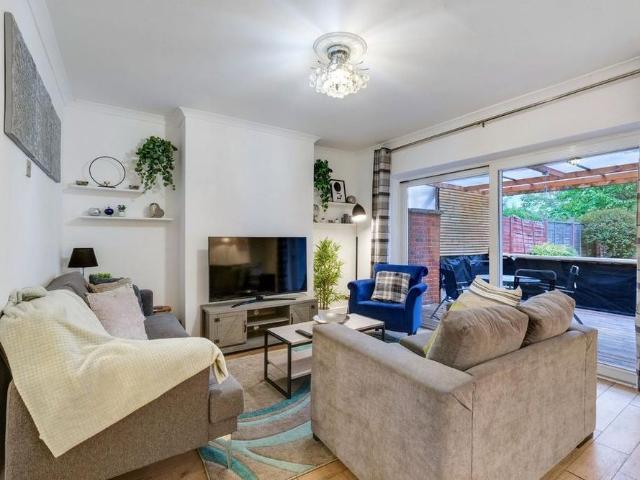House for rent in London Borough of Hounslow, Greater London