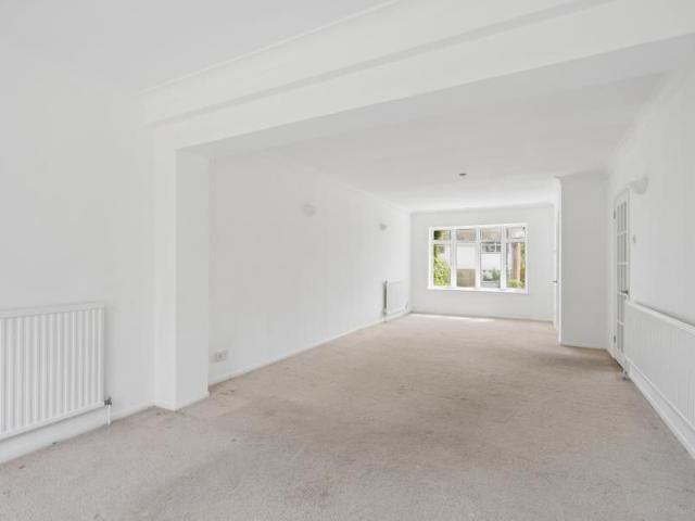 House for rent in The Cedars Estate, Batchworth