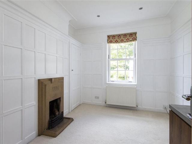 House for rent in Pachesham Park, Surrey