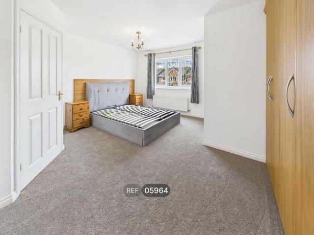House for rent in Featherstone, Streethouse