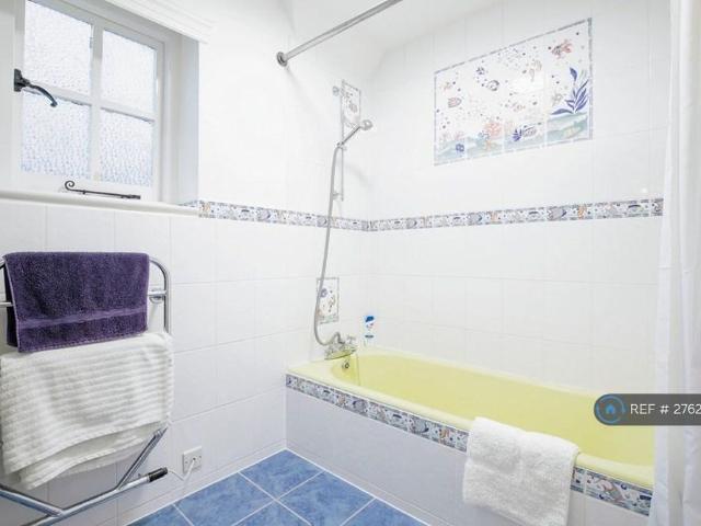 House for rent in Beaconsfield, Forty Green