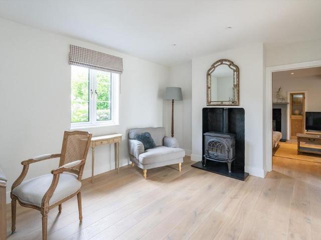House for rent in Pachesham Park, Surrey