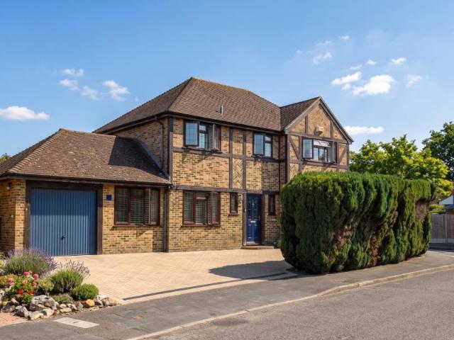 House for rent in Heol-las, Surrey
