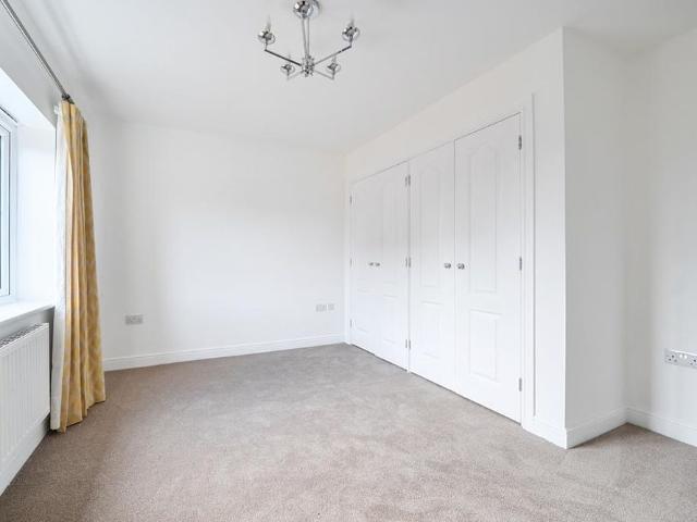 House for rent in Whitnash, Green Close