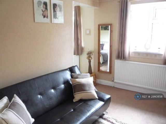 House for rent in Pool, West Yorkshire