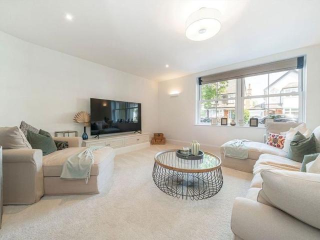 House for rent in Thames Ditton, Elmbridge