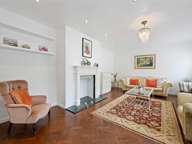 House for rent in Pouchen End, Hertfordshire