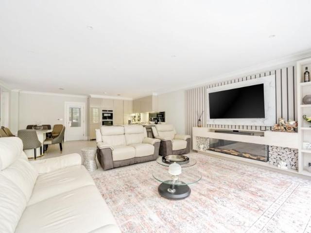 House for rent in West Byfleet, Woking