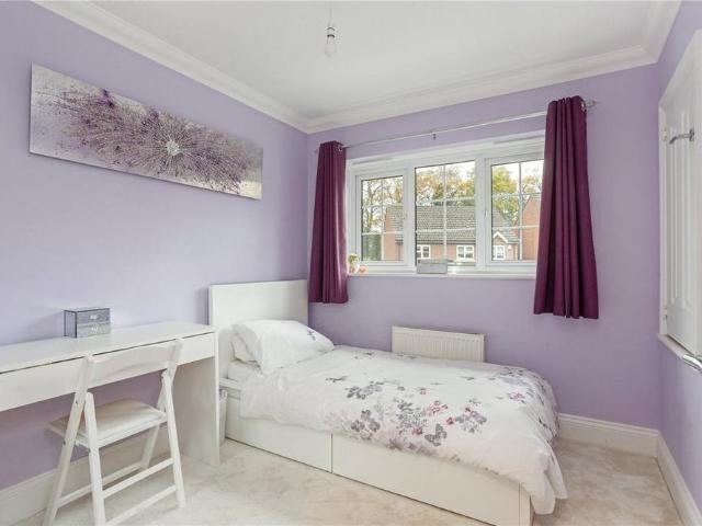 House for rent in Row Town, Surrey