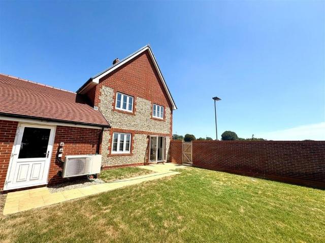 House for rent in Chichester, Littlecote