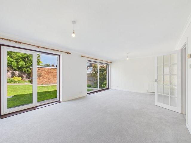 House for rent in The Image, Pouchen End