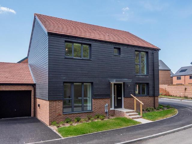 House for rent in Perryfields, West Sussex